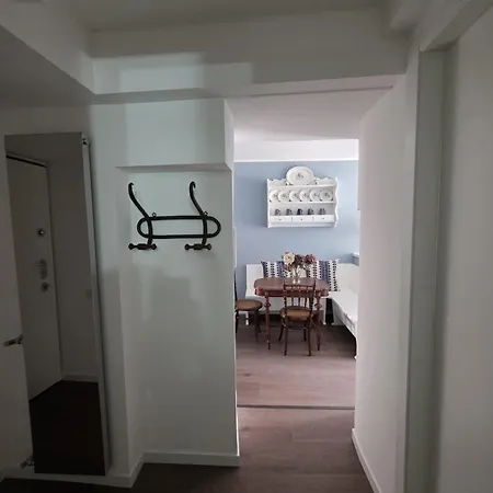 Cozy Diaz Como
